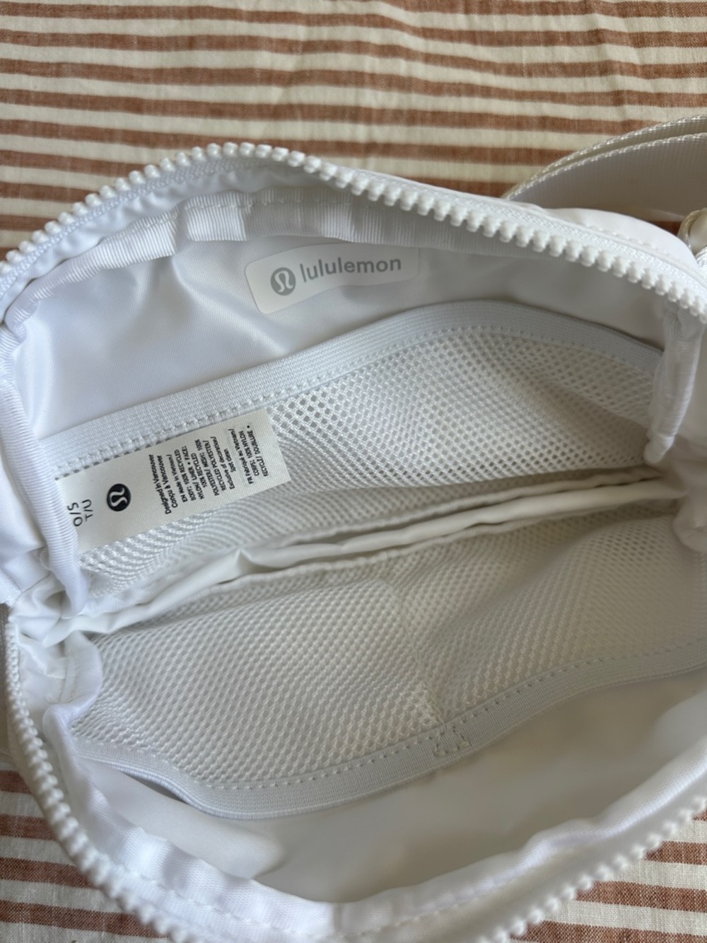 Lululemon Everywhere Belt Bag NWT White Fanny Pack - Picture 6 of 8